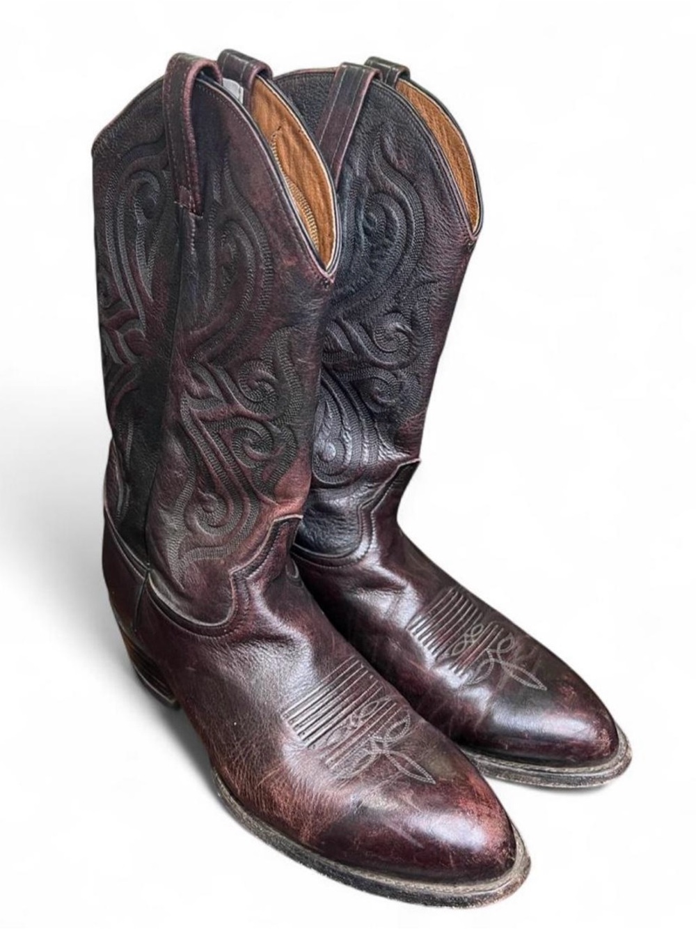 Vintage men's Tony Lama cowboy boots
Size 11 B (narrow)